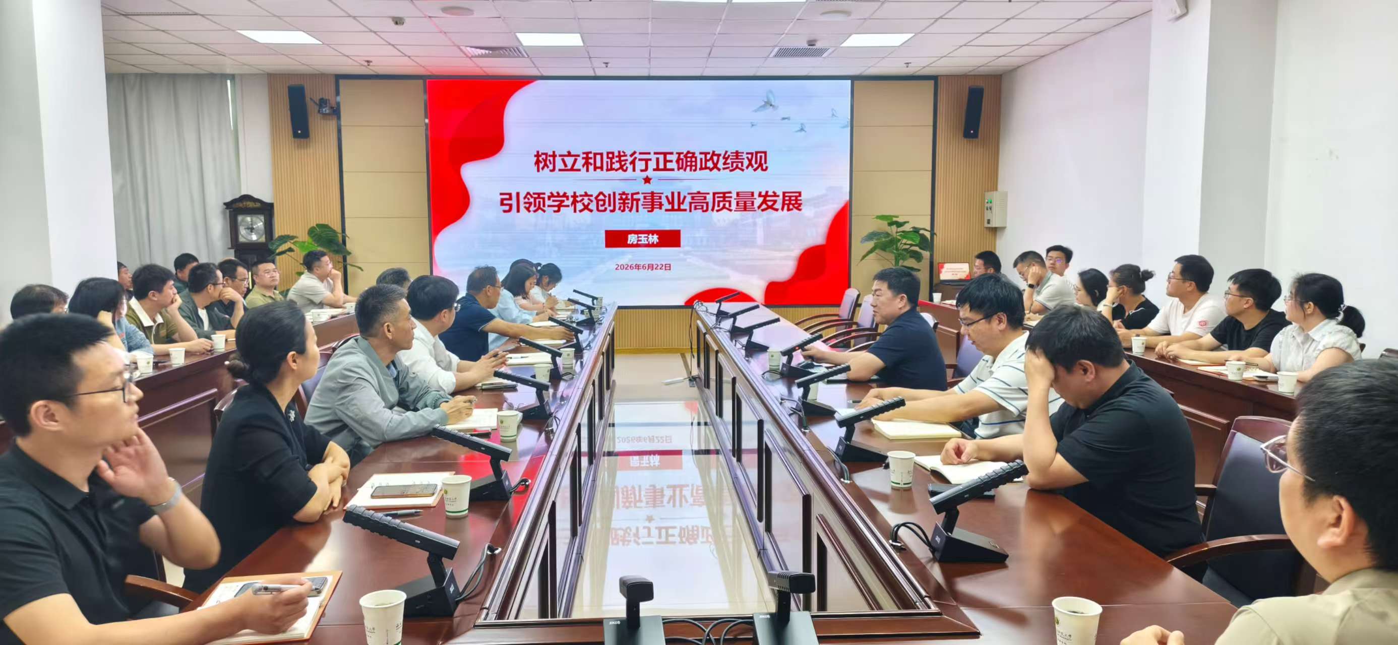 专题党课现场.jpg